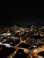 aéreo noche ver de iluminado ciudad centrar edificios de Birmingham central ciudad de Inglaterra unido Reino. marzo 30, 2024 foto