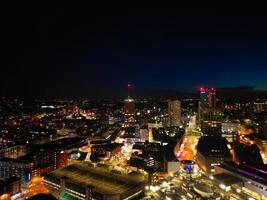 aéreo noche ver de iluminado ciudad centrar edificios de Birmingham central ciudad de Inglaterra unido Reino. marzo 30, 2024 foto