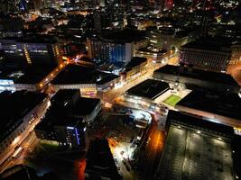 aéreo noche ver de iluminado ciudad centrar edificios de Birmingham central ciudad de Inglaterra unido Reino. marzo 30, 2024 foto