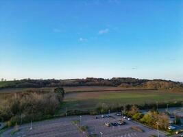 aéreo ver de británico campo paisaje cerca Oxford ciudad, Oxfordshire, Inglaterra Reino Unido durante amanecer Mañana. marzo 23, 2024 foto