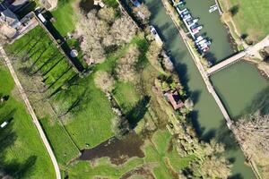 aéreo ver de río Támesis a central Oxford histórico ciudad de Inglaterra Reino Unido. marzo 23, 2024 foto