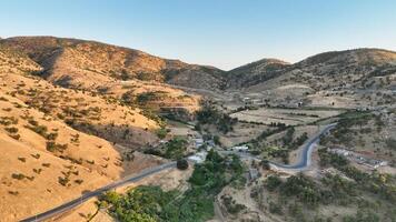 aéreo ver de hermosa paisaje y colinas a Kurdistán, Irak. agosto tercero, 2023 foto