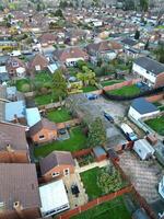 aéreo ver de residencial inmuebles a lutón ciudad de Inglaterra durante puesta de sol. unido Reino. marzo 17, 2024 foto