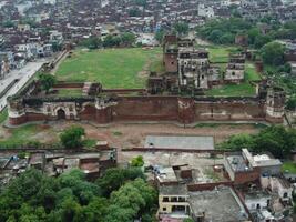 residencial zona cerca histórico edificio en sheikhupura Pakistán en noviembre 14, 2023 foto