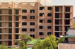 View of a large construction site with buildings under construction and multi-storey residential homes. Housing renovation photo