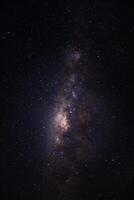 polvo de estrellas en oscuro noche foto