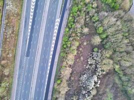 alto ángulo ver de británico carreteras durante amanecer Mañana cerca Oxford ciudad, Oxfordshire, Inglaterra unido Reino. marzo 23, 2024 foto