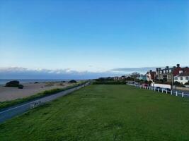 aéreo ver de walmer playa y mar ver durante amanecer, Kent, Inglaterra unido Reino. abril 21, 2024 foto