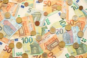 muchos europeo euro dinero cuentas y monedas lote de billetes de europeo Unión moneda foto