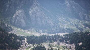 une scénique Montagne route avec Stupéfiant vues video