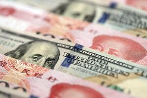 muchos dinero cuentas de personas república de China y unido estados prc yuan y Dólar estadounidense dolares foto