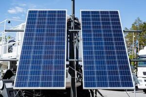 solar paneles para especializado estaciones, miniatura instalación de solar energía, acumulativo energía ahorro sistema. foto