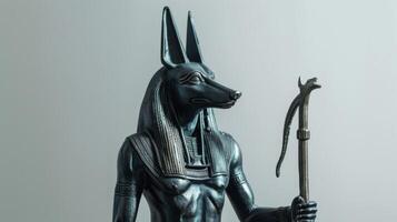 metálico anubis estatua representando el antiguo egipcio deidad en mitología foto