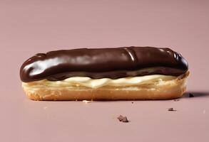 un cerca arriba de un chocolate eclair foto