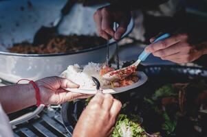 Volunteers share food aid with the poor in the community. photo