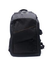 negro mochila estilo cuadrado forma en blanco antecedentes. foto