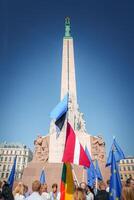 celebracion de 20 años ya que Letonia UE Adhesión,multitud cerca libertad Monumento, riga, Letonia foto