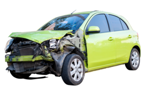 auto incidente, davanti e lato di moderno verde eco auto ottenere danneggiato di incidente su il strada. danneggiato macchine dopo collisione. isolato su trasparente sfondo, file png