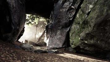 incroyable le coucher du soleil de le la grotte video