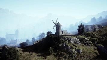 Landschaft Landschaft mit alt Windmühle unter Hügel video