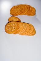 galletas aislado en un blanco mesa. foto