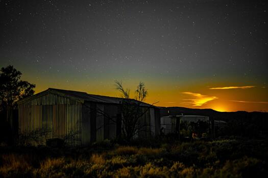 iluminado por las estrellas cobertizo a crepúsculo foto