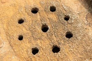 un fuentes hecho de circular caliza platos son metido aquí en sigiriya palacio de sri lanka. foto