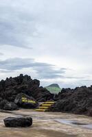 maravilloso natural quinielas de bizcochos, terceira isla, azores, anidado en medio de negro volcánico rocas formado por erupciones foto