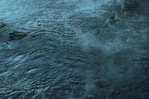 el textura de el olas de azul color de rápido agua en el río. foto