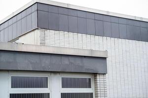 building with gray flat roof photo