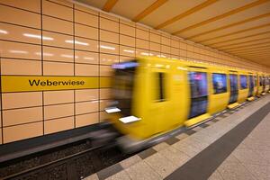 weberwiese estación - Berlina, Alemania foto