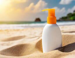 Bosquejo spf proteccion loción botella en arena en el verano playa, protector solar piel cuidado foto