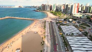 aérien drone métrage de le ville et plage video