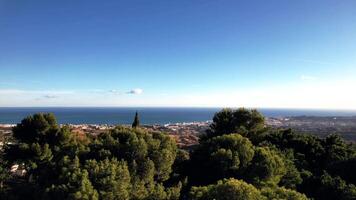 mijas pueblo bianca montagna villaggio nel malaga, andalusia, Spagna - aereo 4k video