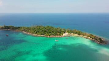 pequeno isolado tropical ilha dentro tailândia. video