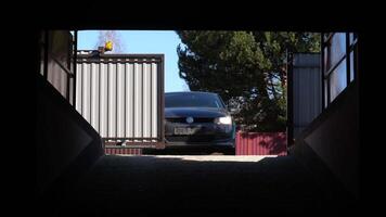 the gate is closed by remote control before entering the courtyard of the house video