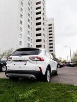 minsk, bielorrusia, mayo 6, 2024 - moderno suv vado escapar foto