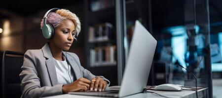 ai generado africano americano niña trabajando en el oficina a el computadora generativo ai foto