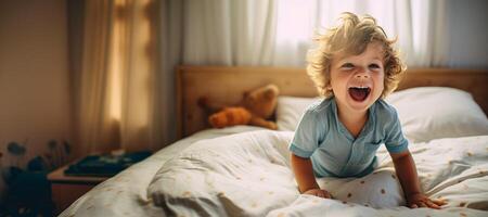 ai generado contento niño se ríe mientras jugando en cama generativo ai foto