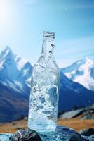 limpiar Bebiendo agua en un botella en contra el antecedentes de un lago y montañas foto