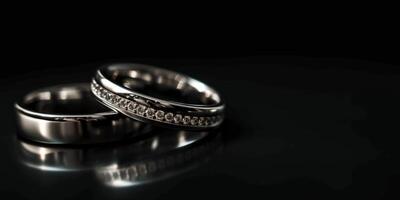 wedding rings on a black background photo