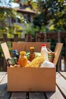 donando comida cajas a ayuda esos en necesitar foto