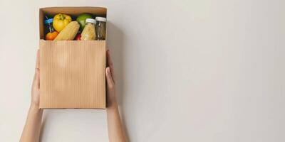 donando comida cajas a ayuda esos en necesitar foto