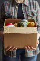 donando comida cajas a ayuda esos en necesitar foto