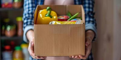 donando comida cajas a ayuda esos en necesitar foto