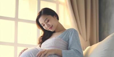mujer embarazada descansando foto