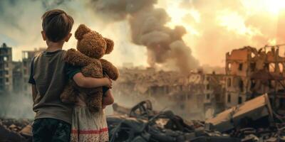 niños en contra el fondo de un destruido ciudad foto