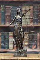 themis es diosa de justicia y ley foto