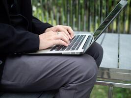 cuaderno computadora ordenador portátil tableta teléfono inteligente teclado llave mensaje tecnología comunicación trabajo trabajo comunicación mecanografía Internet pantalla digital escritorio monitor conexión lugar de trabajo web portátil concepto foto