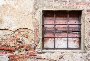 antiguo ventana con hierro rejas foto